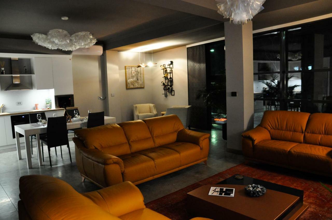Rubio Residence - Accmonia Luxury Apartment Арад Екстер'єр фото